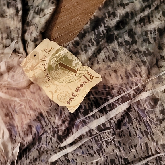 NWT one world size medium - Picture 2 of 7